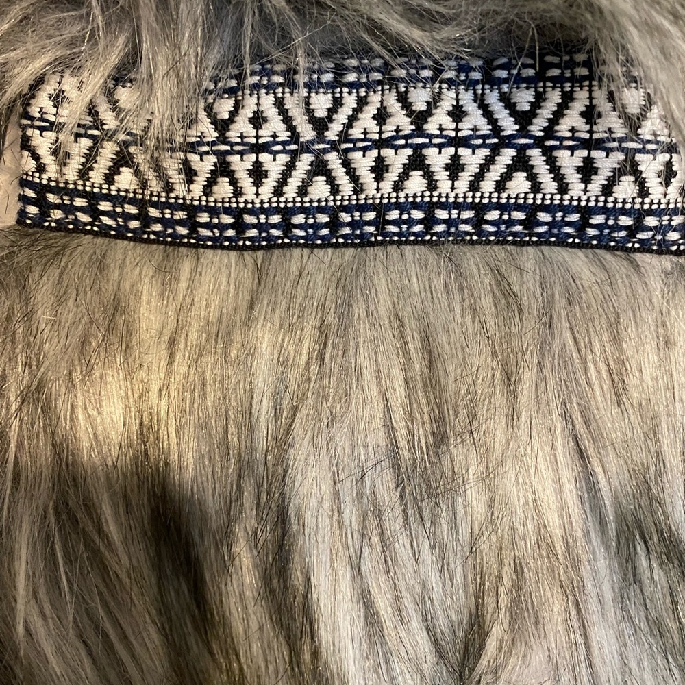 Grey faux fur vest - Picture 6 of 6